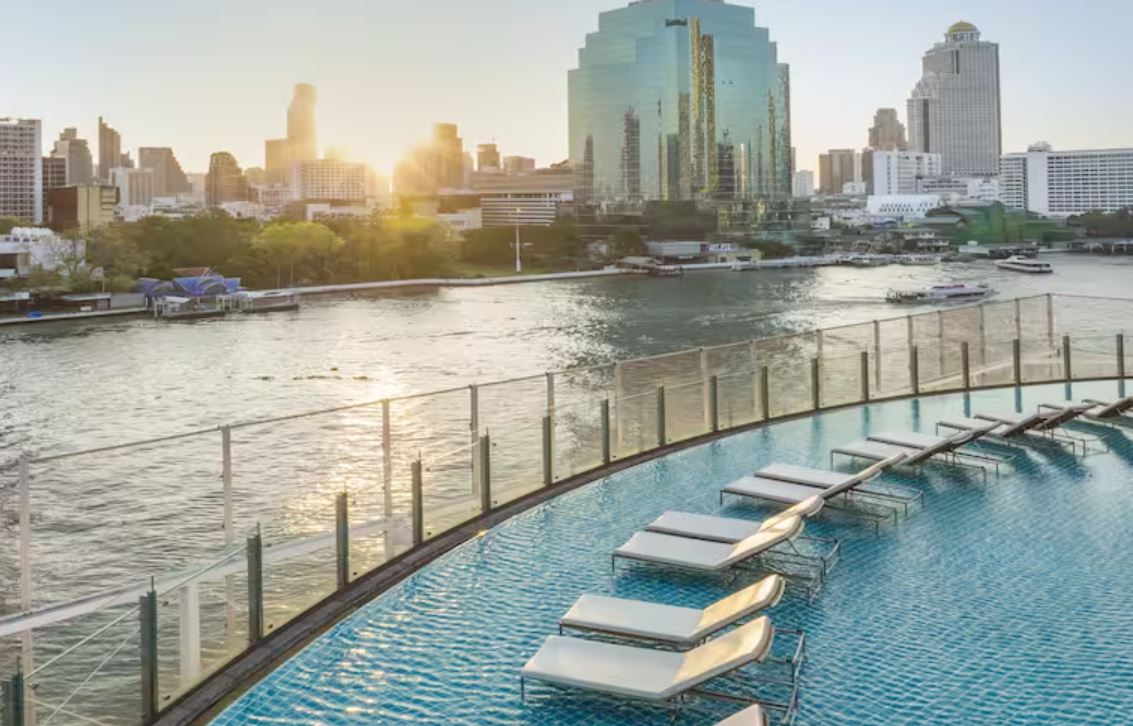 Millenium Hilton Bangkok pool