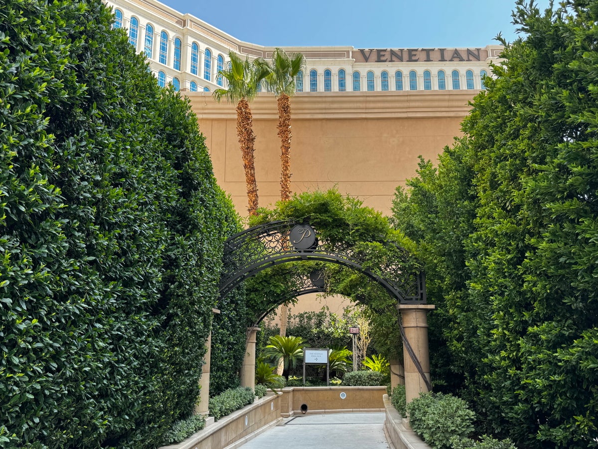 Palazzo Las Vegas walkway Venetian pool