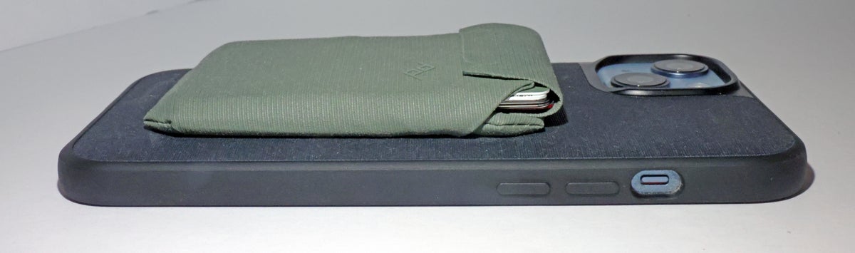 Peak Design Mobile Wallet Slim profile