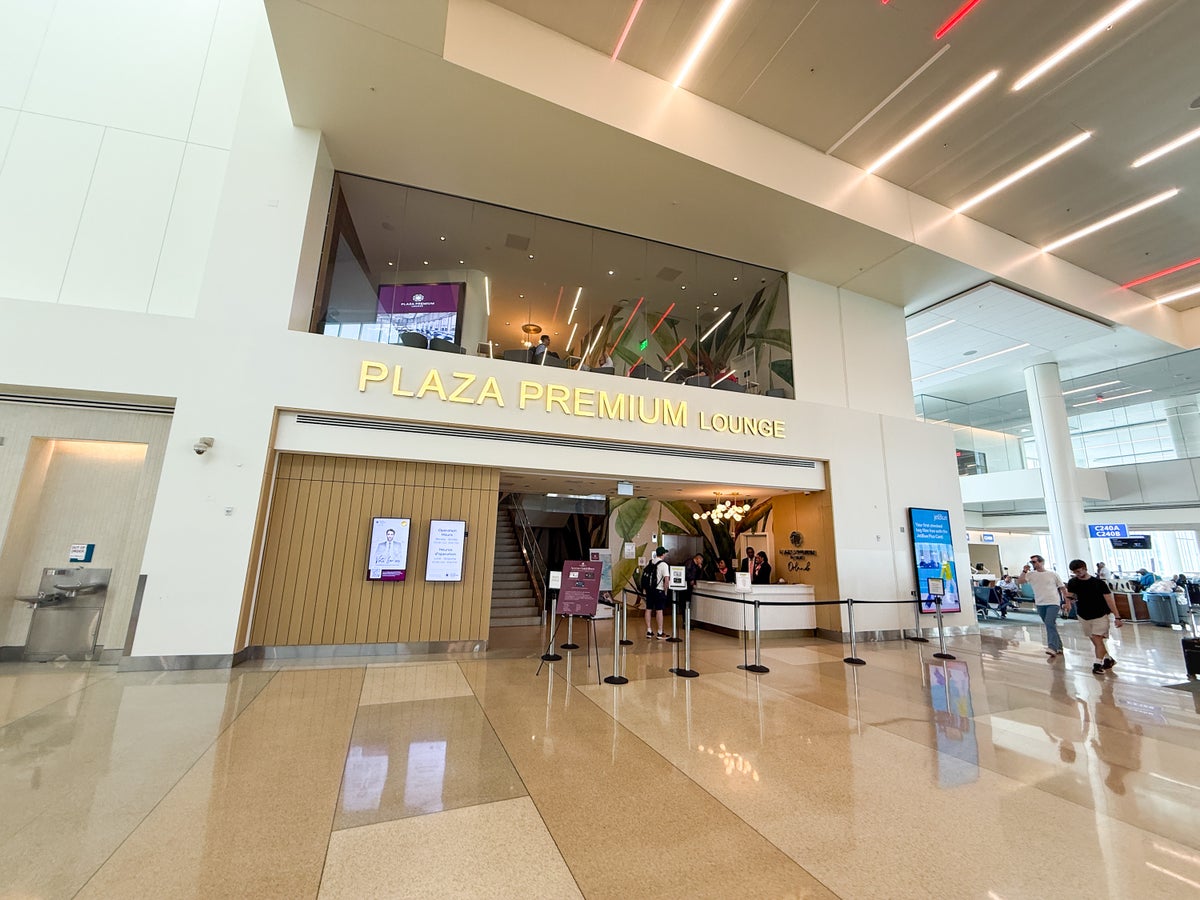 Plaza Premium Lounge Priority Pass MCO Orlando Image Credit Chris Hassan