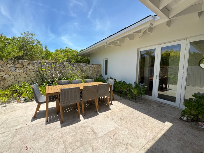 Sailrock South Caicos villa outdoor dining table Sailrock South Caicos villa outdoor dining table