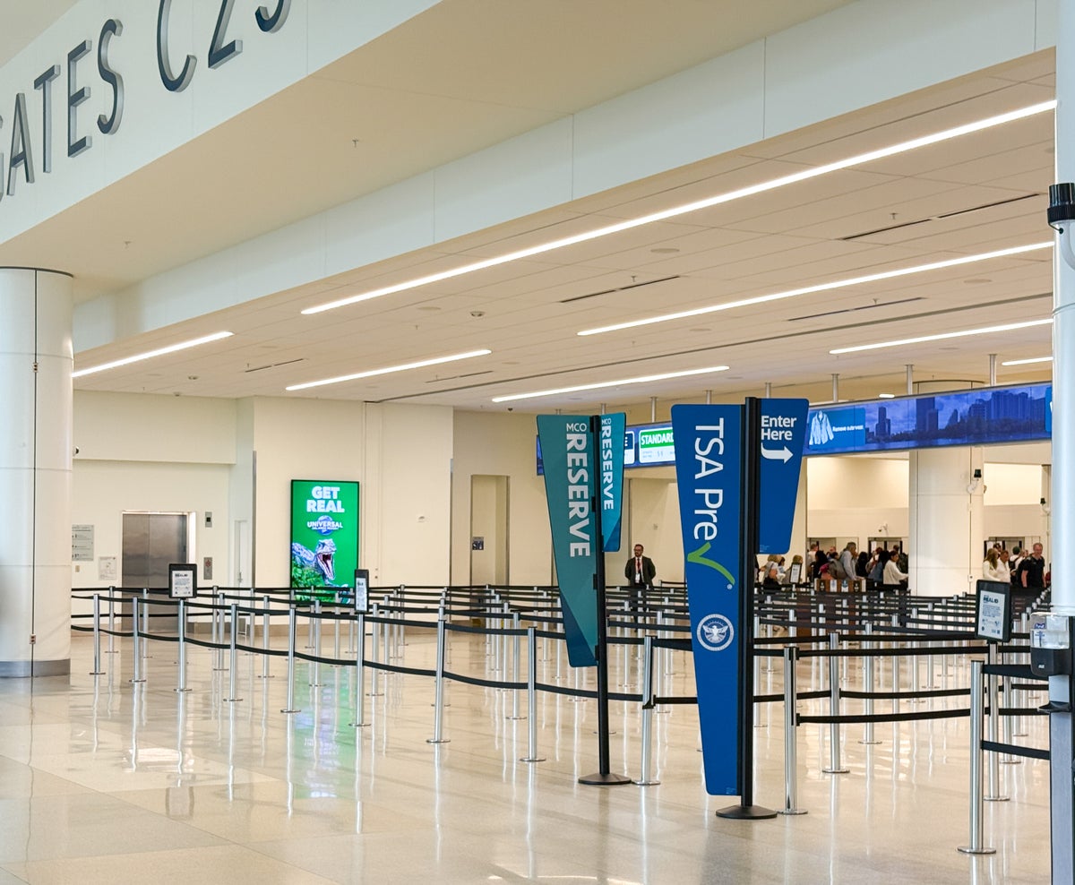 Security Line TSA Orlando Airport MCO Image Credit Chris Hassan