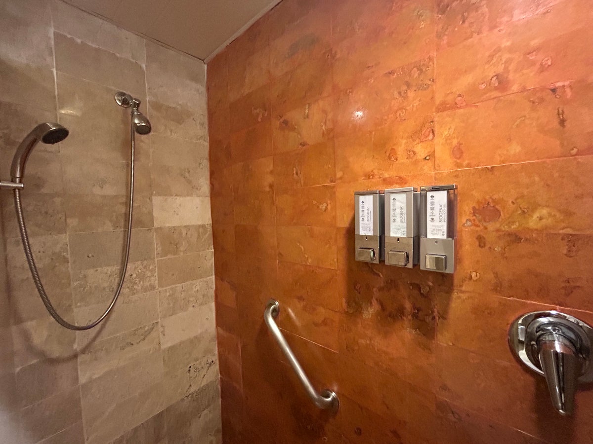 Shower Iberostar Waves Quetzal