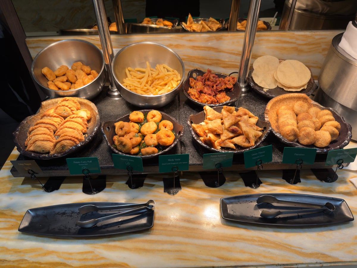 Singapore KrisSilver Lounge Changi T2 hot foods