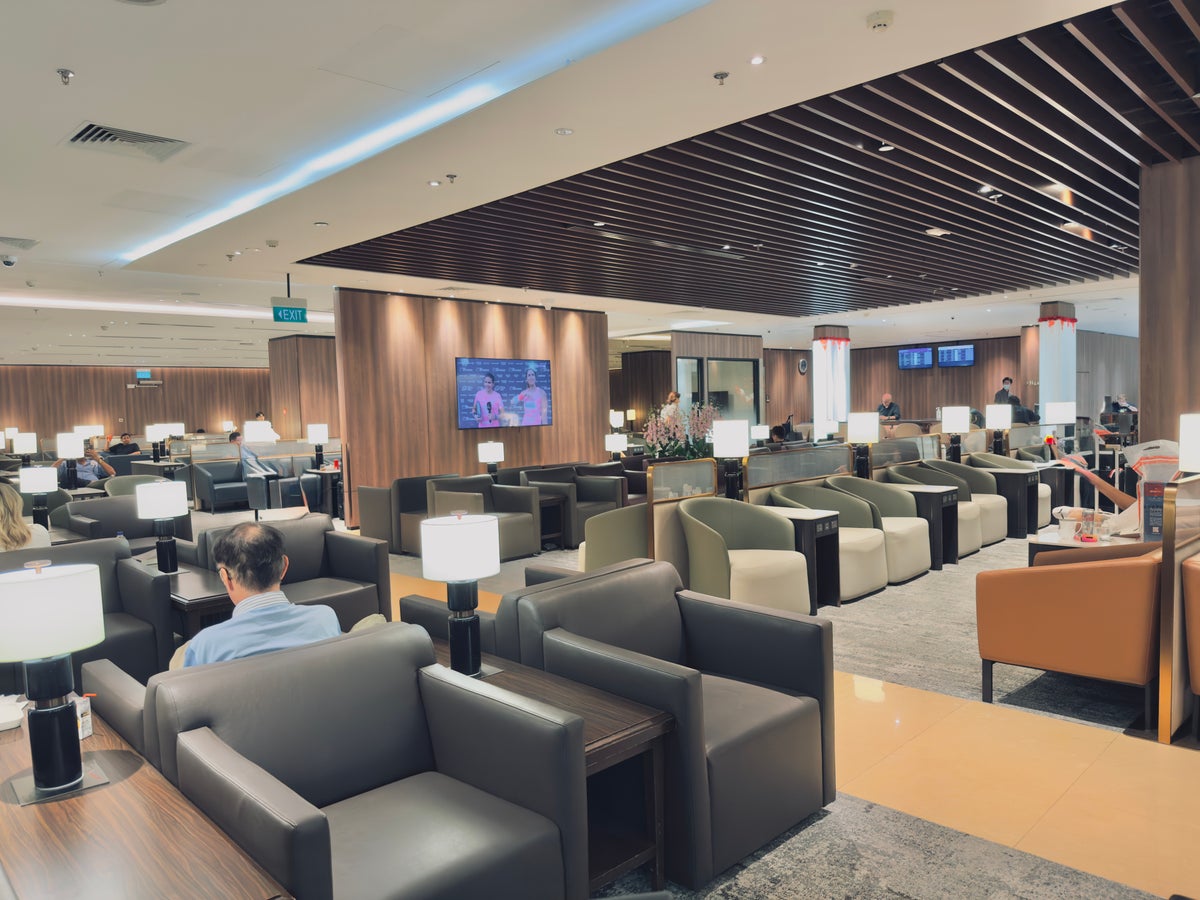 Singapore KrisSilver Lounge Changi T2 seating area