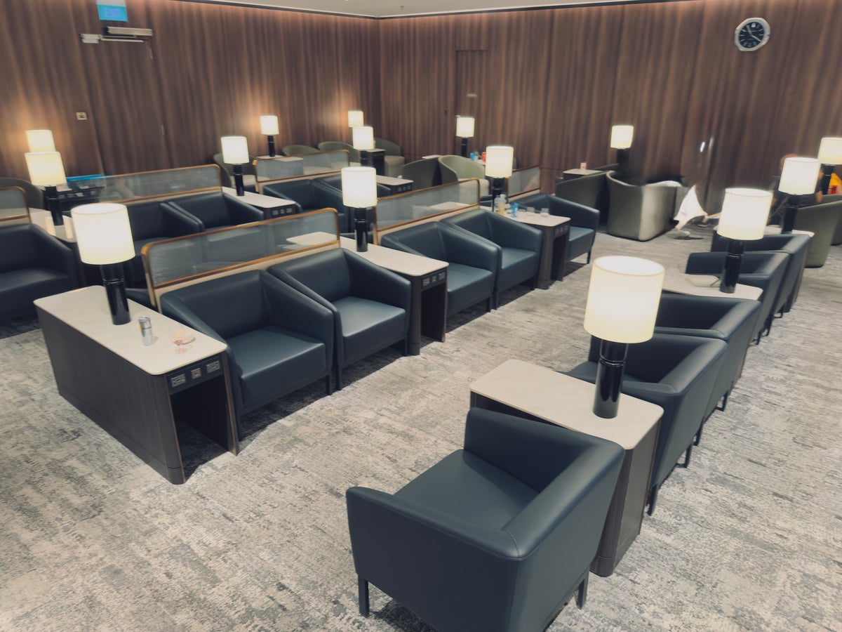 Singapore KrisSilver Lounge Changi T2 seating