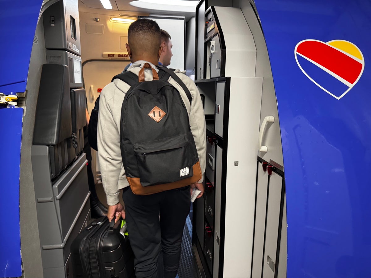 Southwest Airlines B737 boarding door passengers