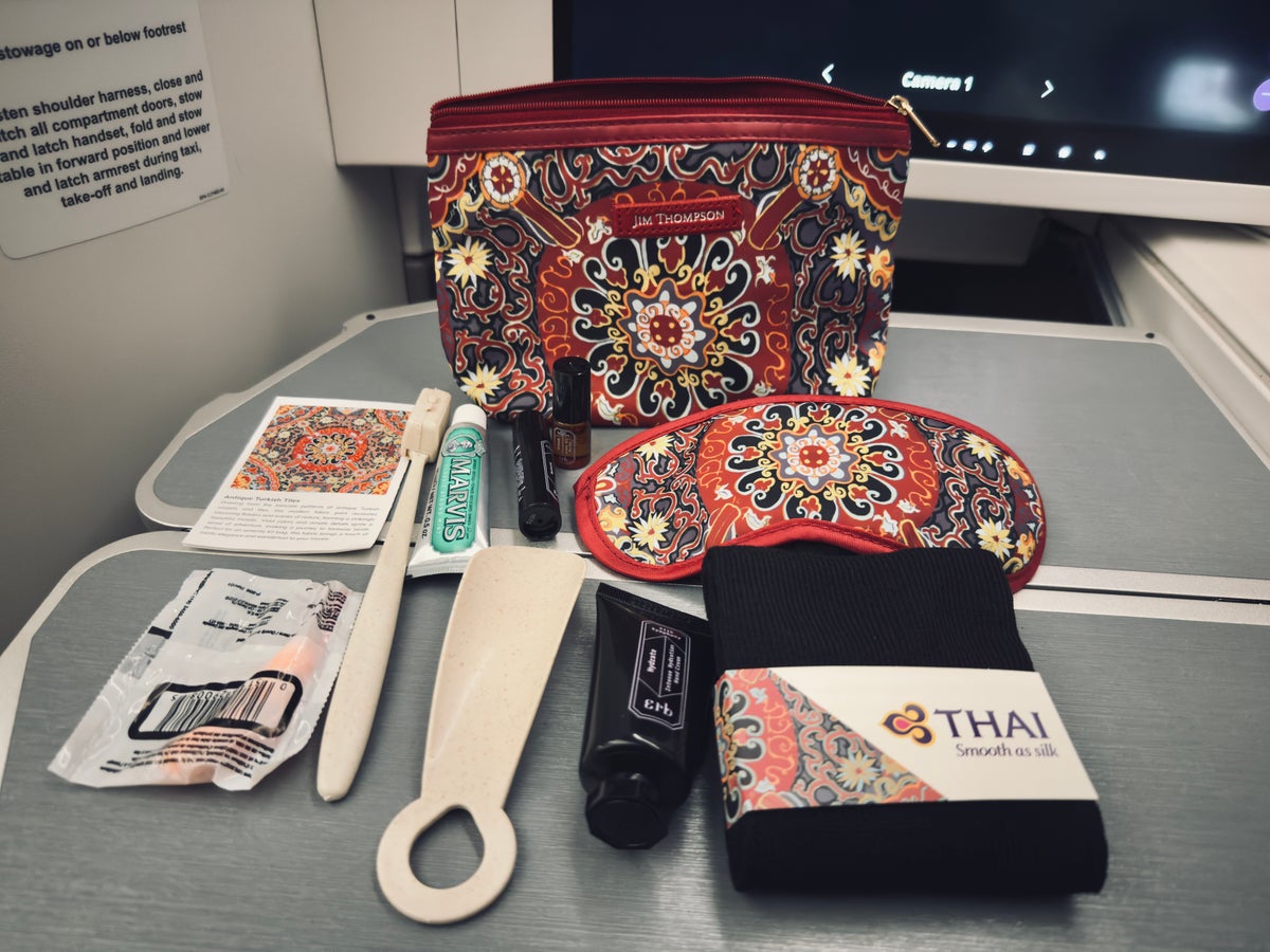 Thai Airways Royal Silk a350 900 business class amenity kit contents