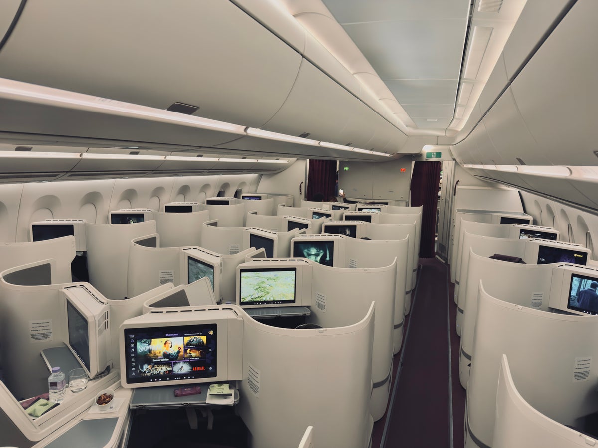 Thai Airways Royal Silk a350 900 business class cabin overview