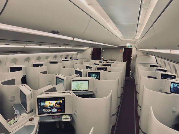 Thai Airways Royal Silk a350 900 business class cabin overview Thai Airways Royal Silk a350 900 business class cabin overview