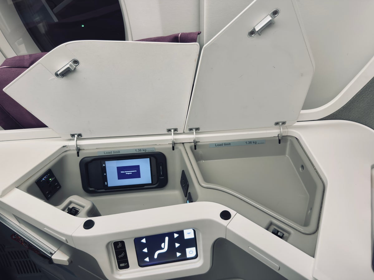 Thai Airways Royal Silk a350 900 business class console opened