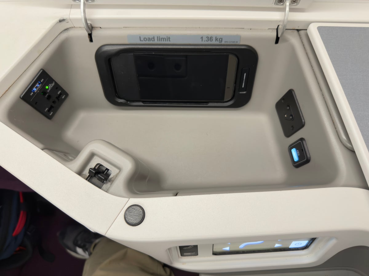 Thai Airways Royal Silk a350 900 business class console storage