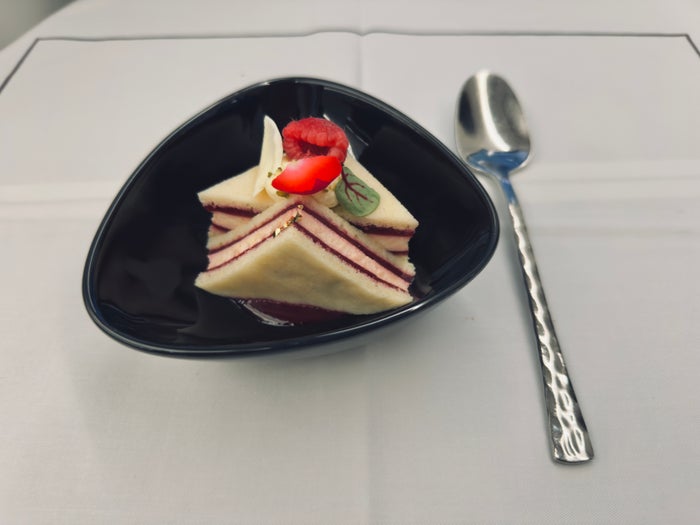 Thai Airways Royal Silk a350 900 business class dessert Thai Airways Royal Silk a350 900 business class dessert