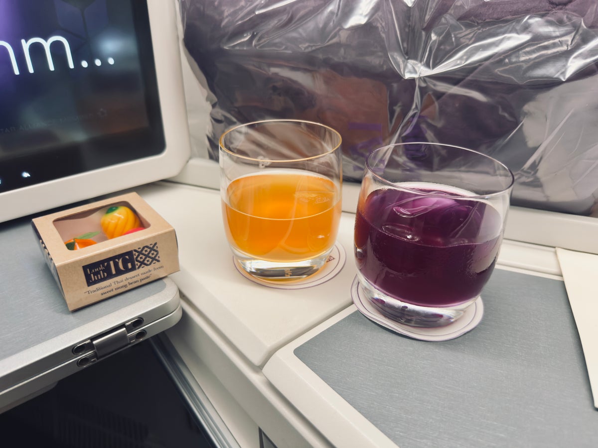Thai Airways Royal Silk a350 900 business class welcome drinks