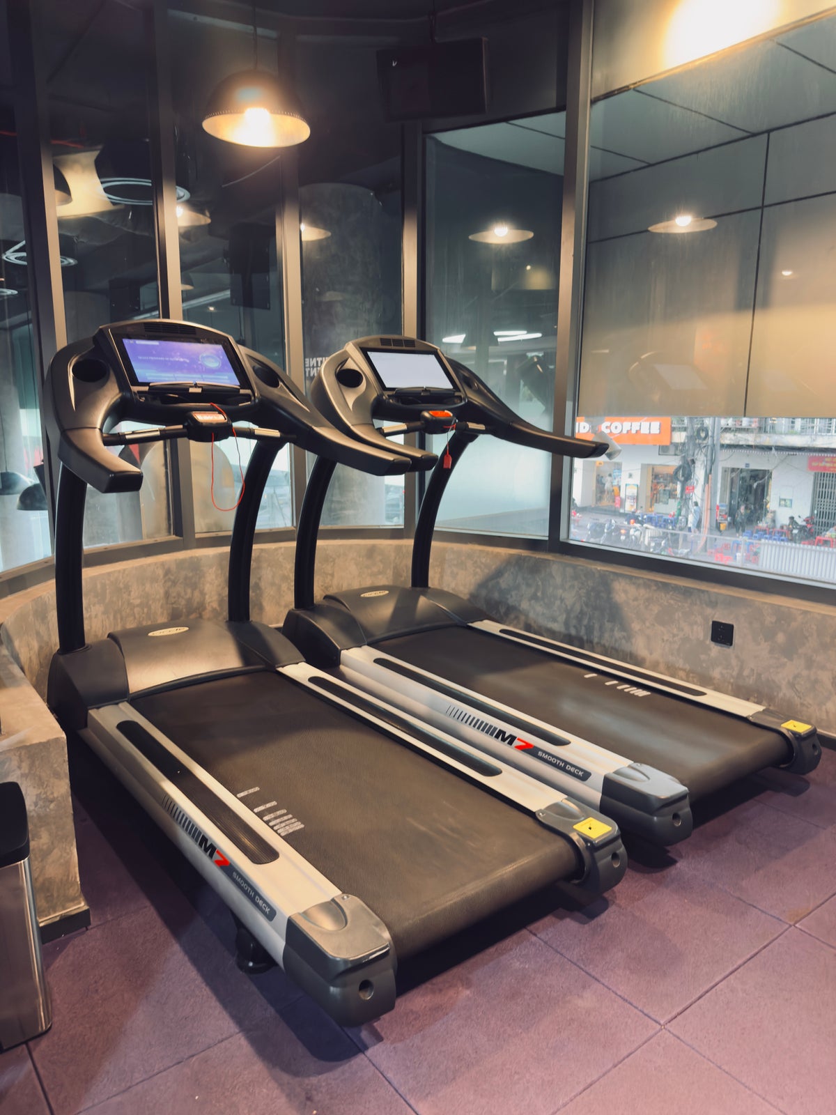 Tru by Hilton Hanoi Station fitness center treadmills
