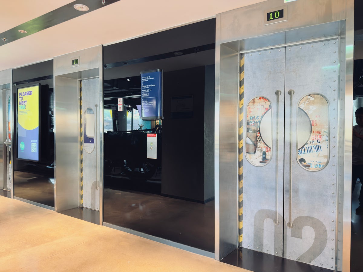 Tru by Hilton Hanoi Station guest room elevators