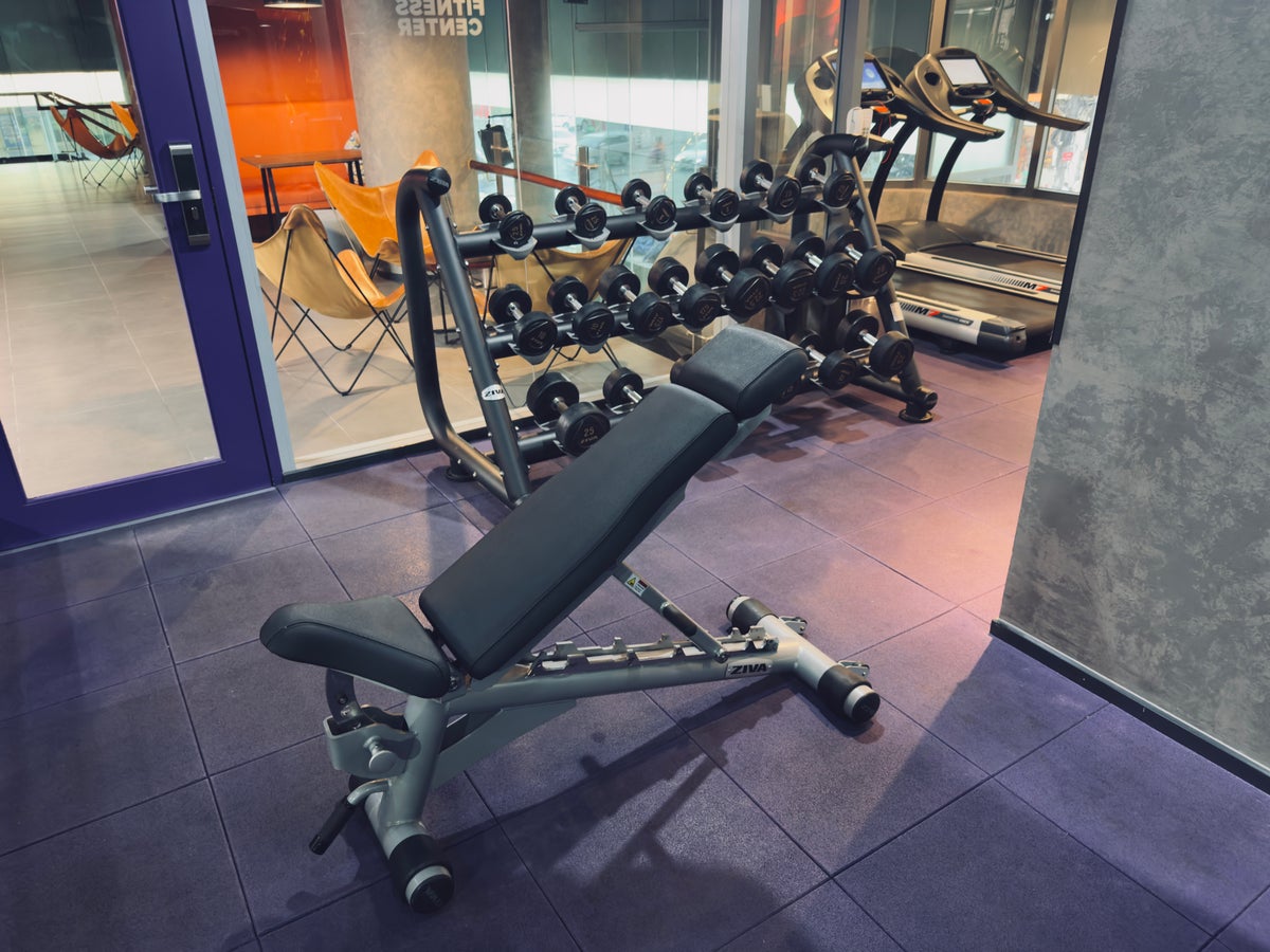 Tru by Hilton Hanoi Station gym free weights