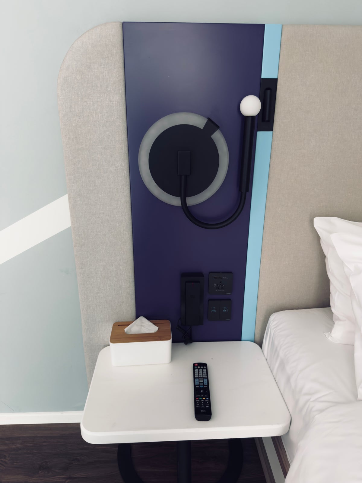 Tru by Hilton Hanoi Station night stand