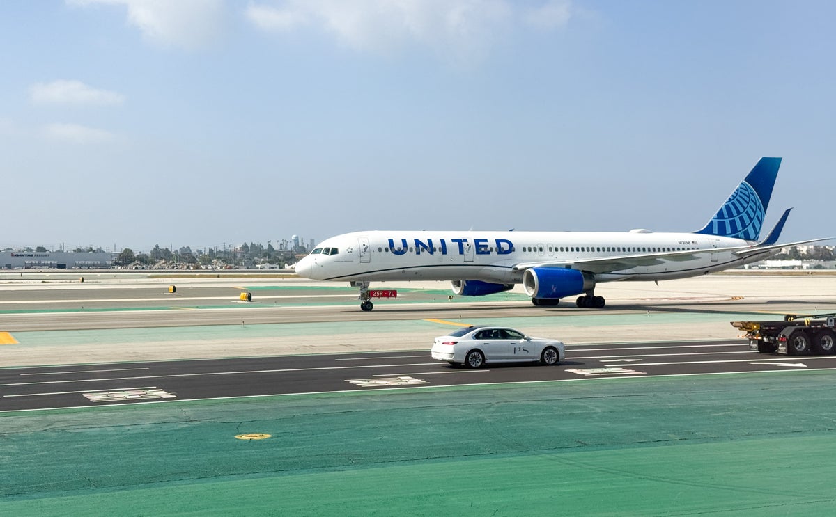 United Airlines PS BMW at LAX Image Credit Chris Hassan