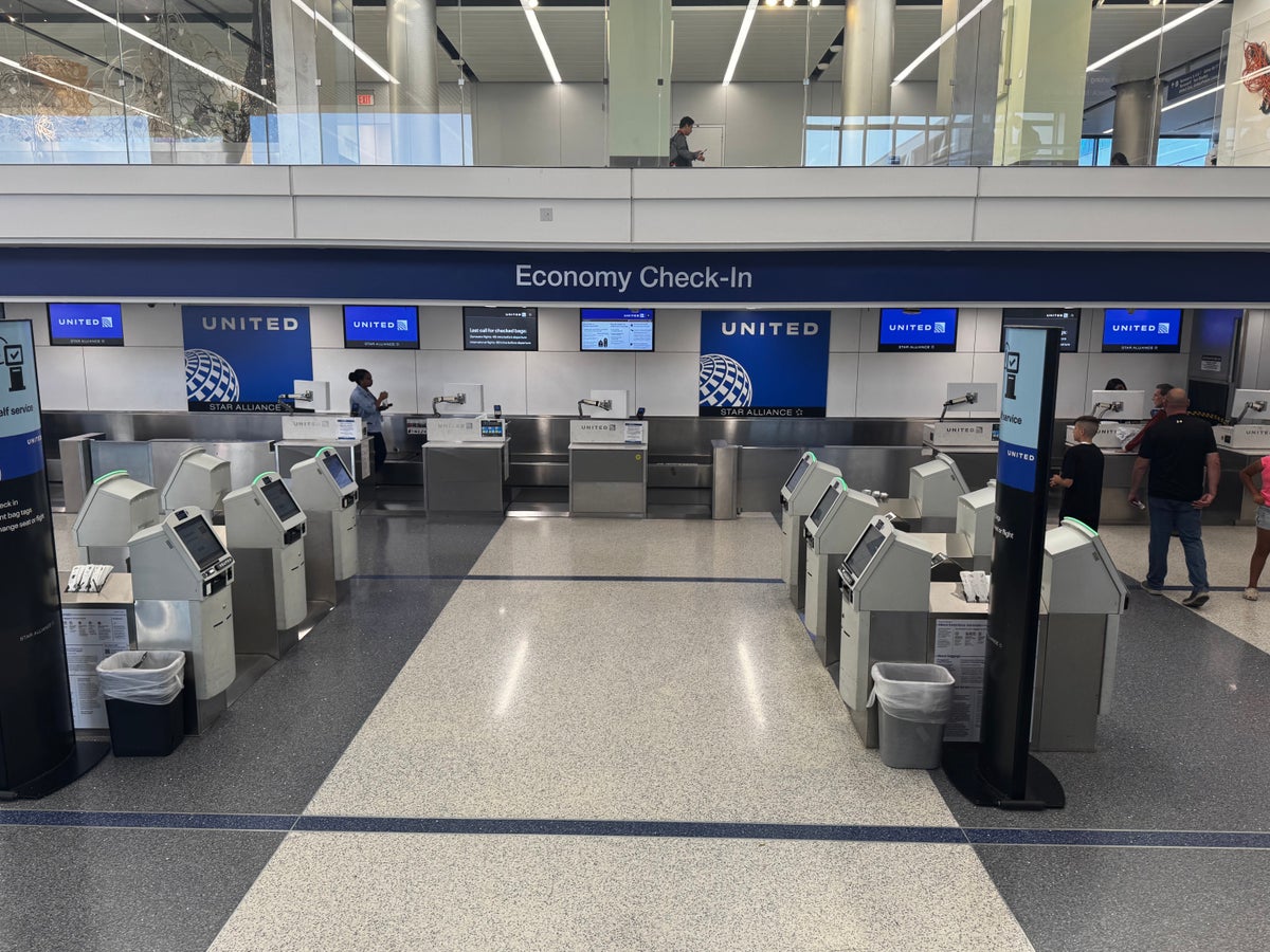 United Airlines check in Terminal 7 LAX