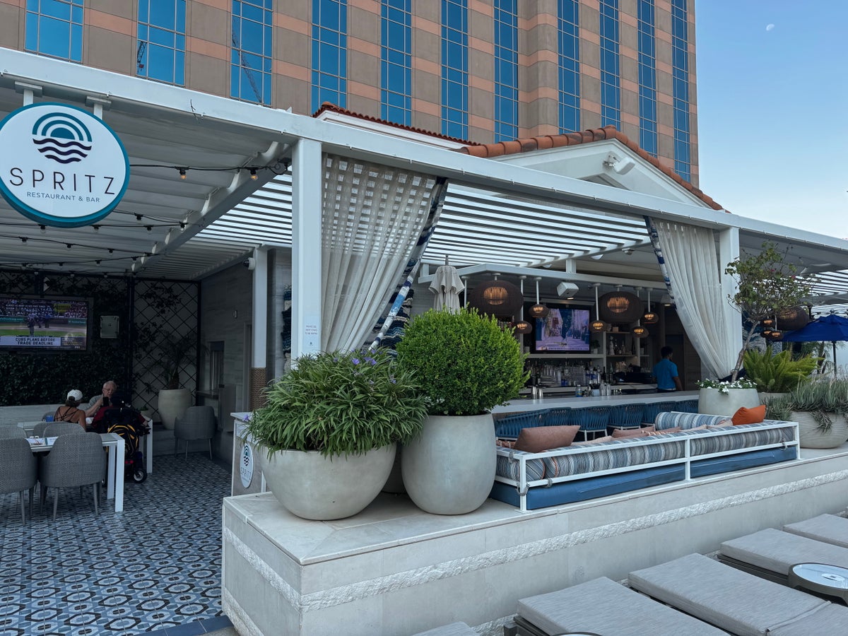 Venetian Las Vegas Spritz Bar Restaurant at pool