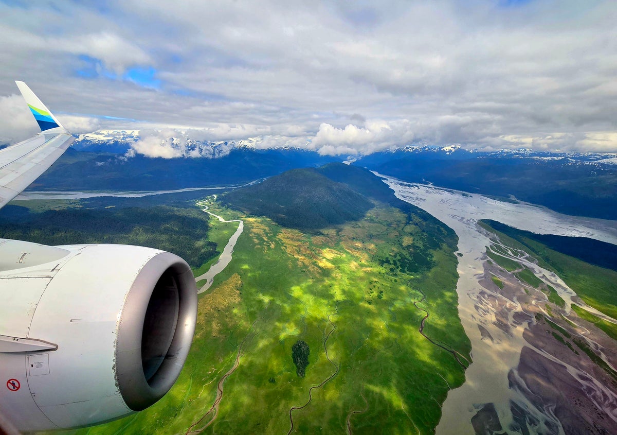 5 Great Ways To See Alaska by Air, Land, and Waterway