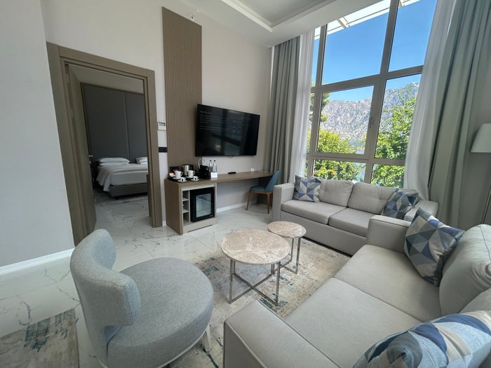 Chase Sapphire Cardholders Gain Path to Hyatt’s Mid-Tier Explorist Status Through Spending