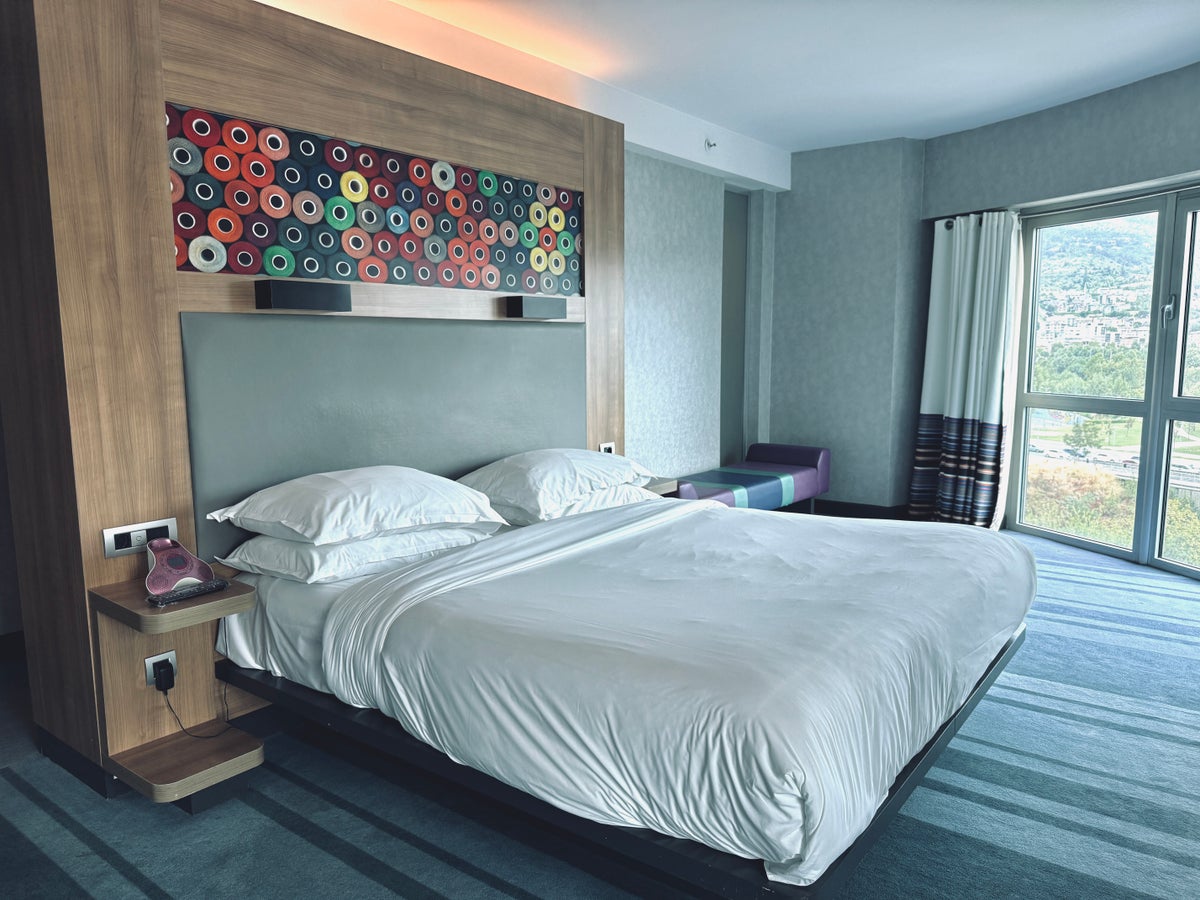 Aloft Hotel Bursa room bed side