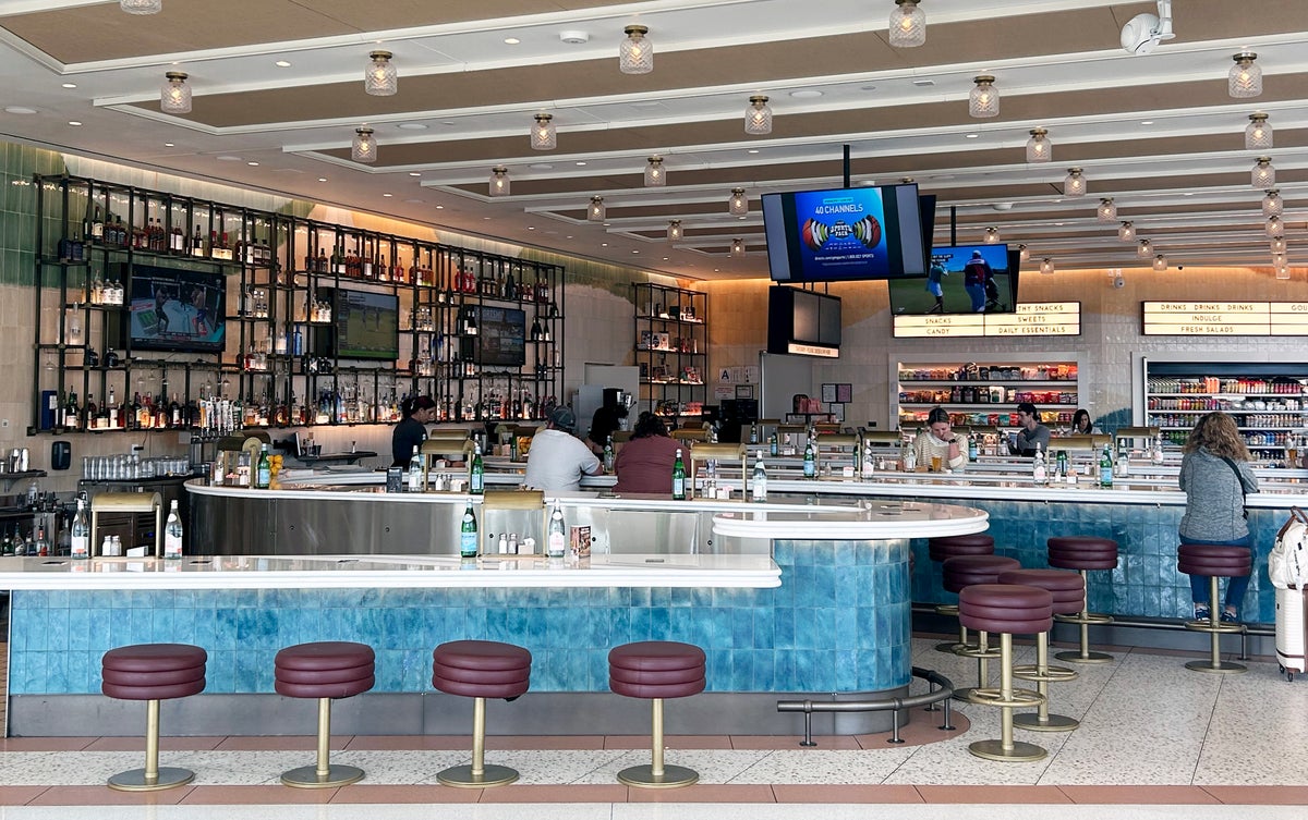 Bubbys airport restaurant LGA reverse angle