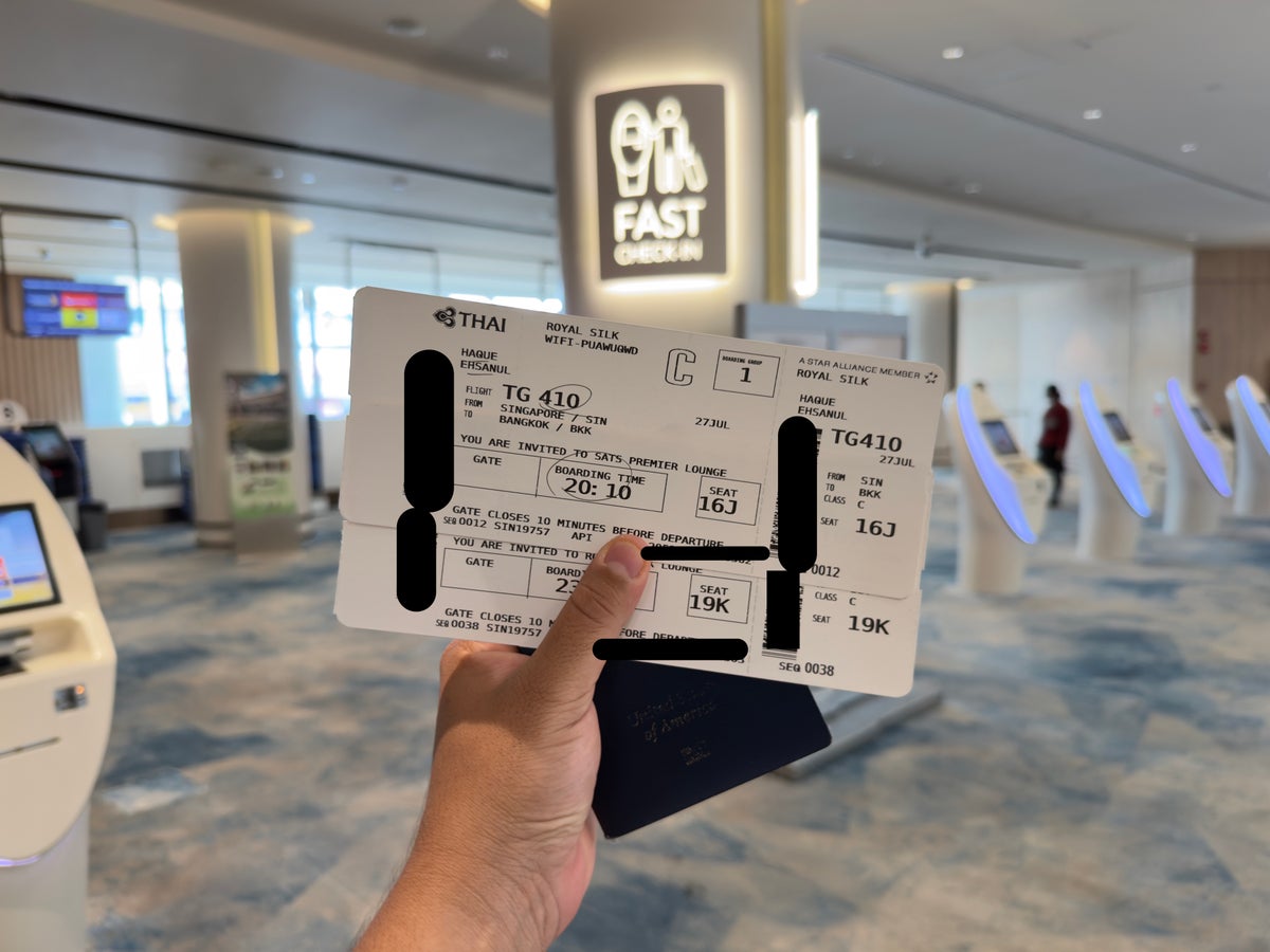 Changi Airport early check in boarding pass
