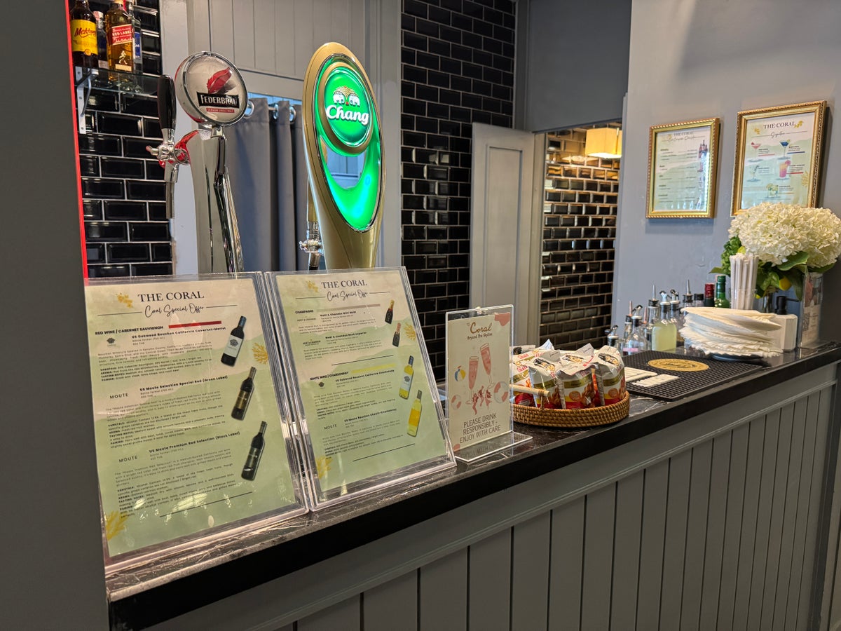 Coral Executive Lounge HKT bar
