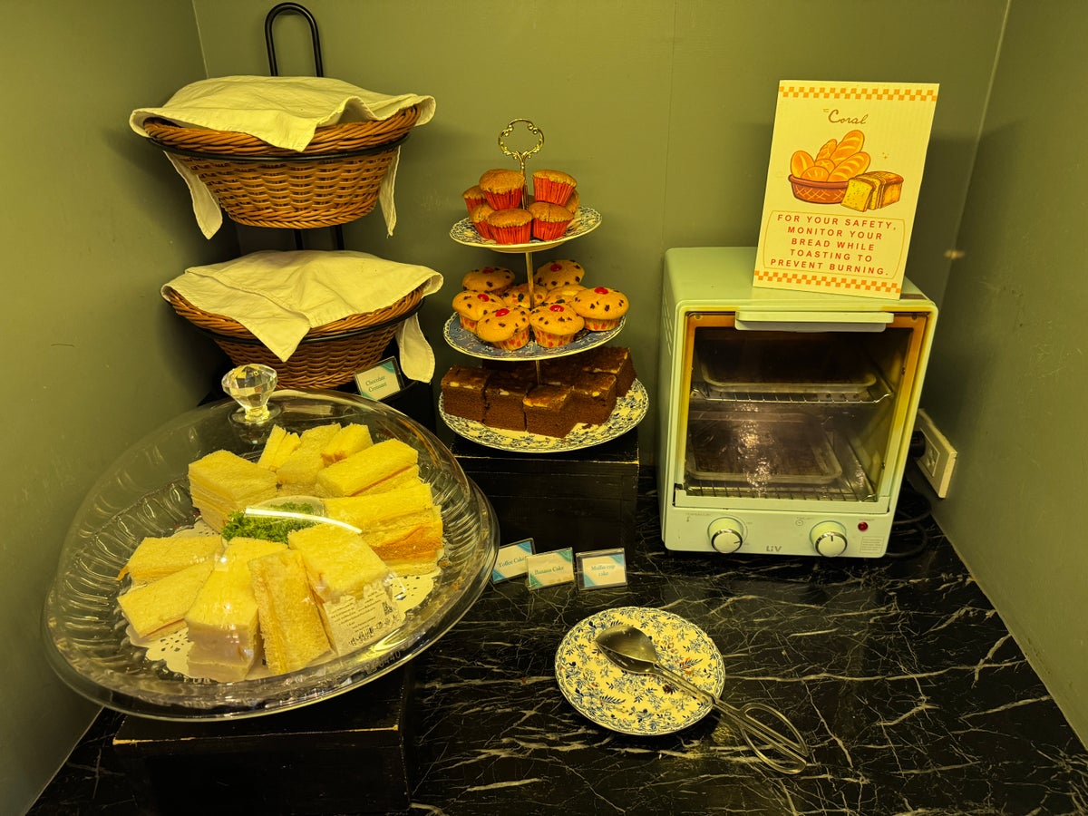 Coral Executive Lounge HKT breads