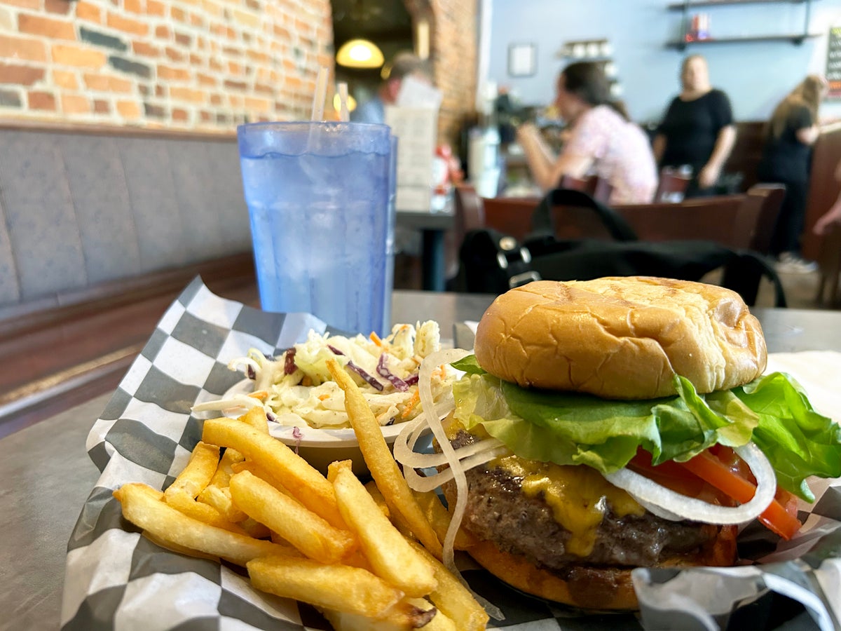 Gettysburg Eddies cheeseburger