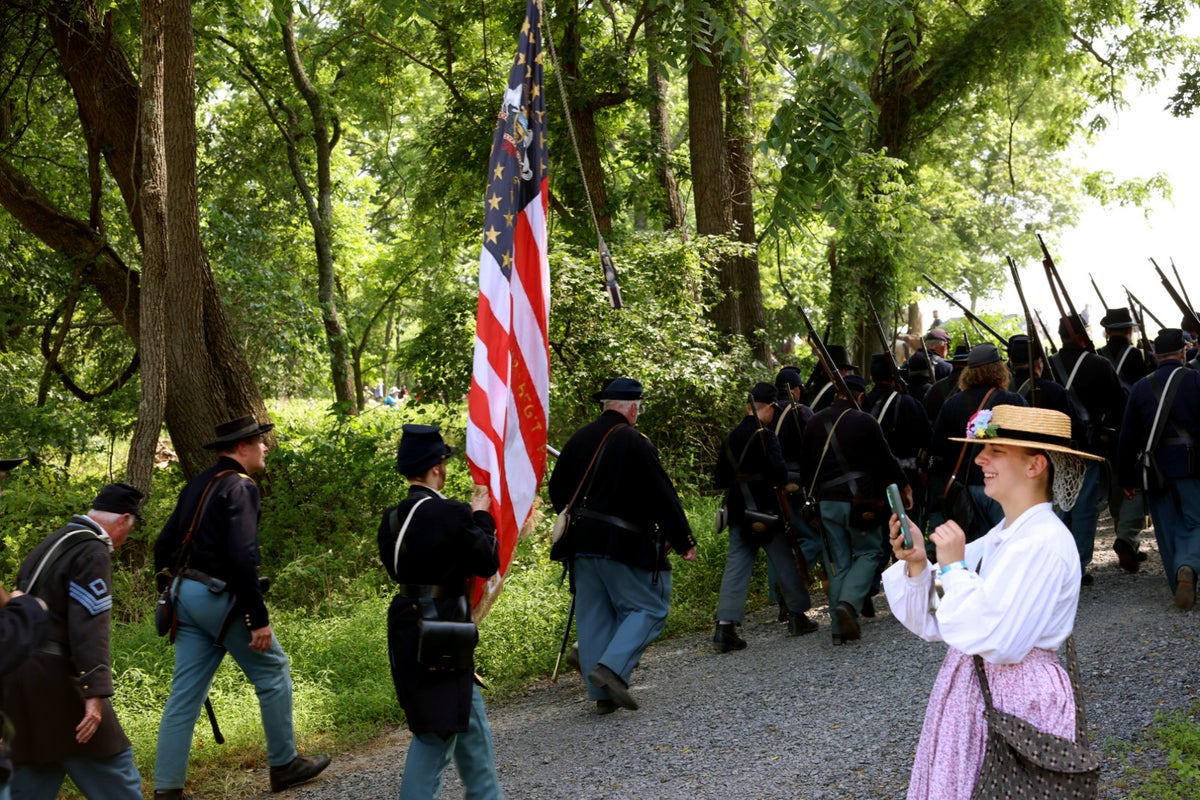 Gettysburg reenactment march and costumed photographer