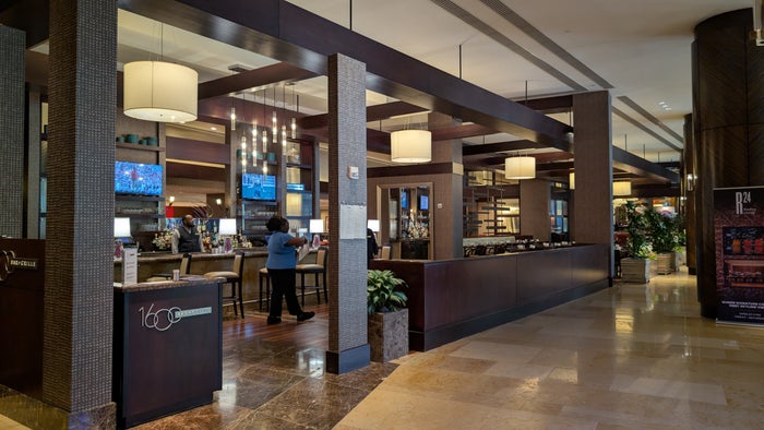Hilton Americas Houston 1600 Bar + Grille Hilton Americas Houston 1600 Bar + Grille