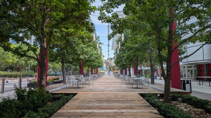 Hilton Americas Houston Avenida Houston walkway Hilton Americas Houston Avenida Houston walkway