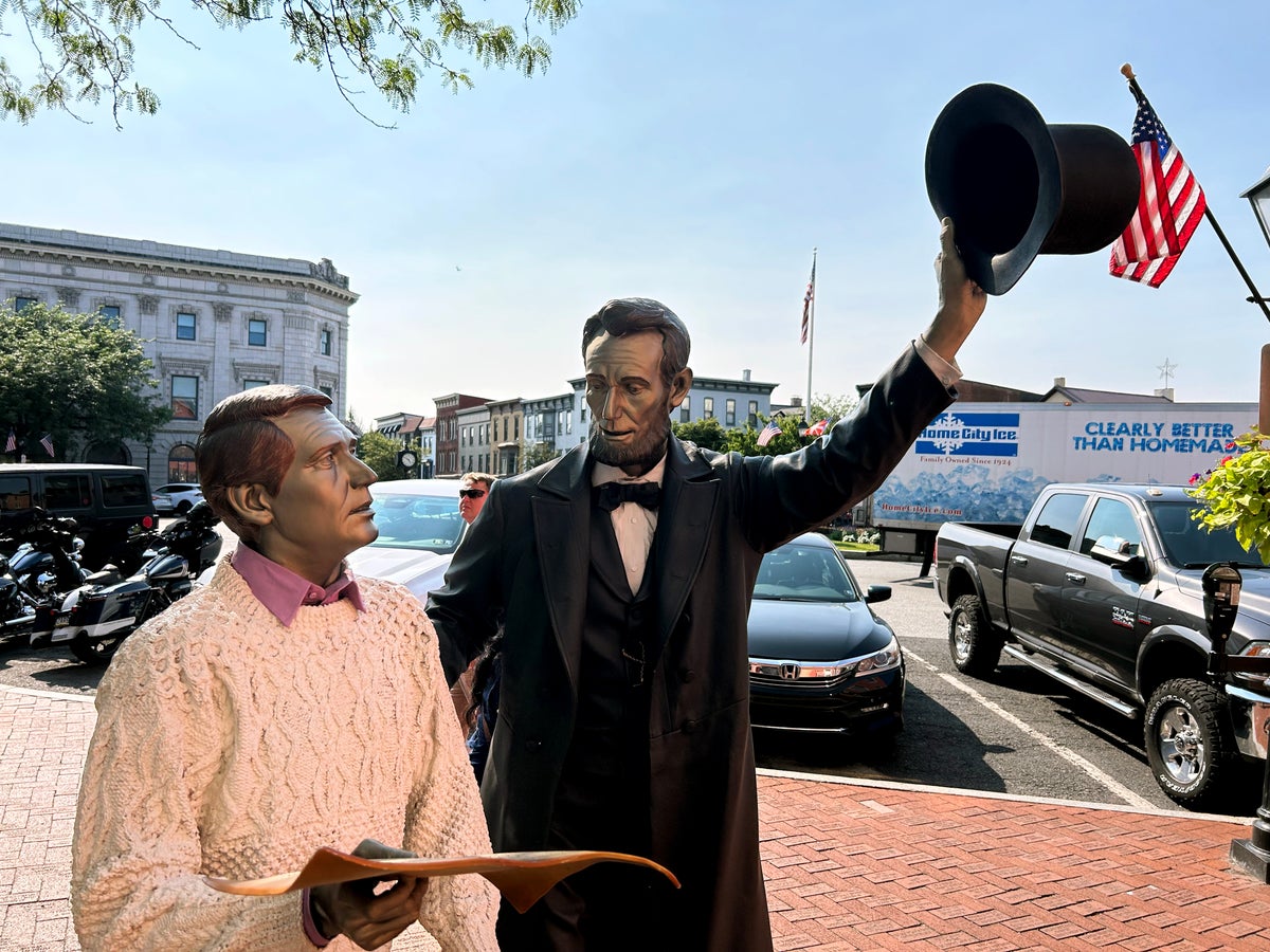 Lincoln Perry Como statue Gettysburg