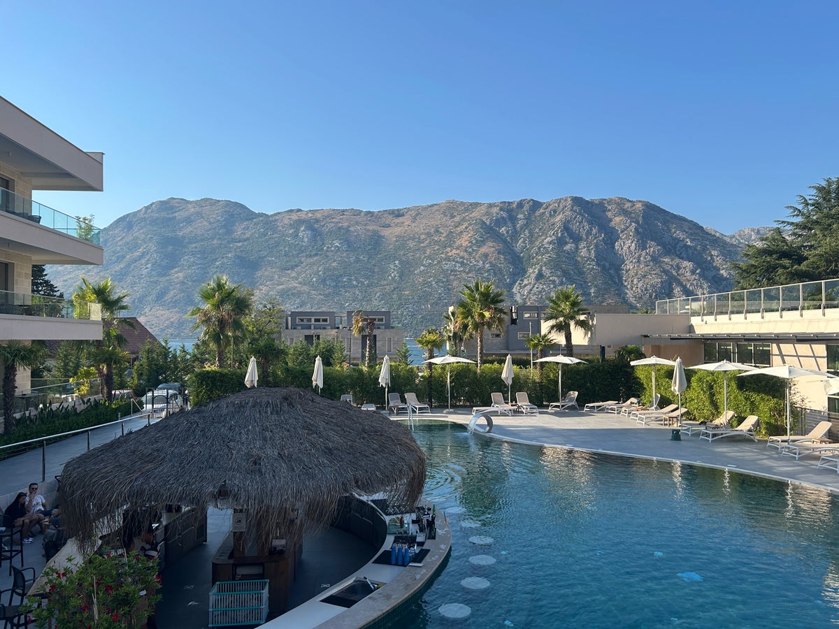 Swim up bar Hyatt Regency Kotor Bay