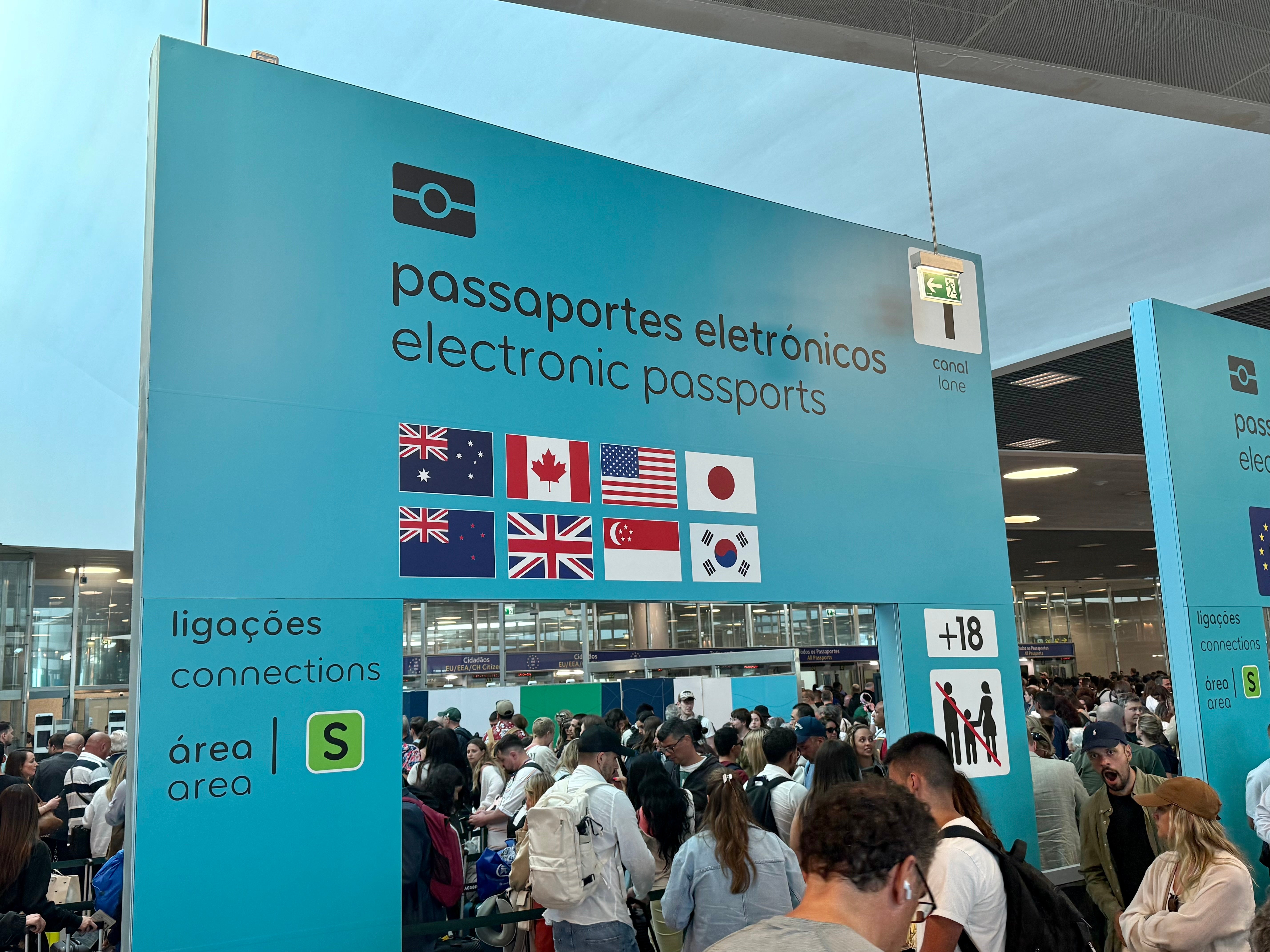 Navigating Europe's New EES: Your Guide to Avoiding Airport Chaos