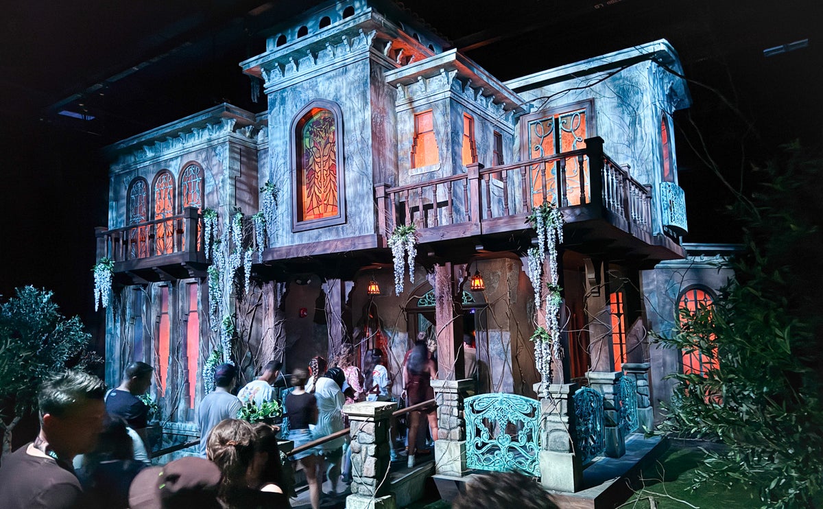 Universal Orlando Halloween Horror Nights 2025 El Artista Image Credit Chris Hassan