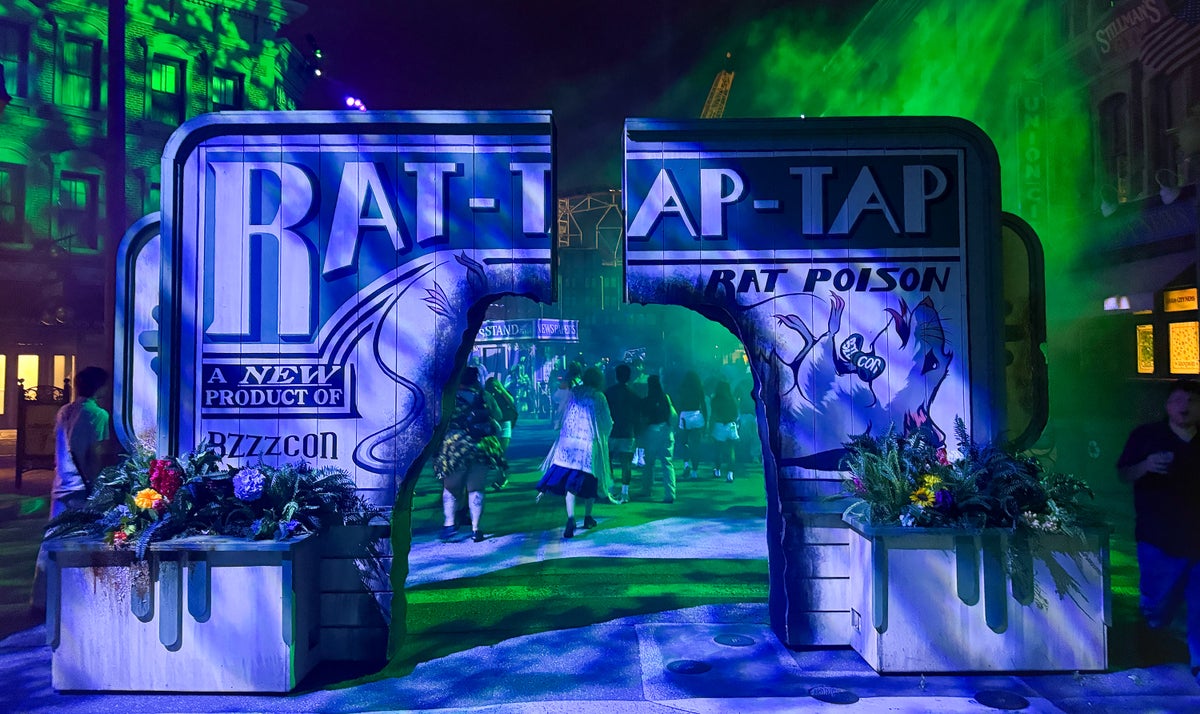 Universal Orlando Halloween Horror Nights 2025 Scare Zone Mutations Image Credit Chris Hassan