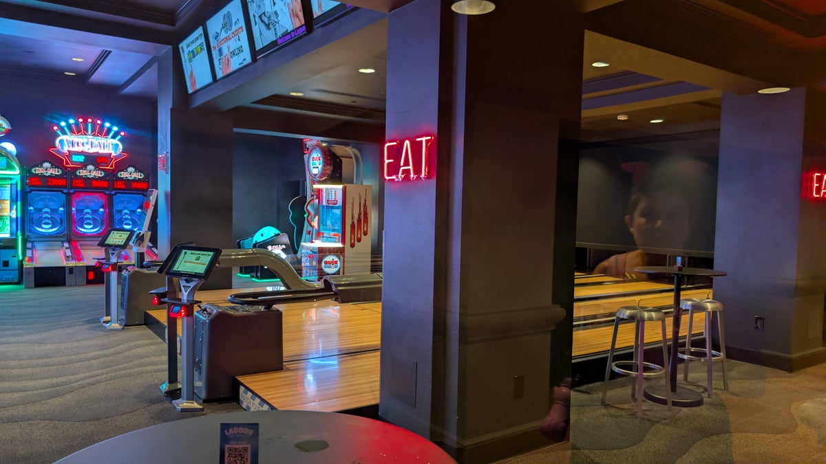 Walt Disney World Dolphin amenities arcade bowling