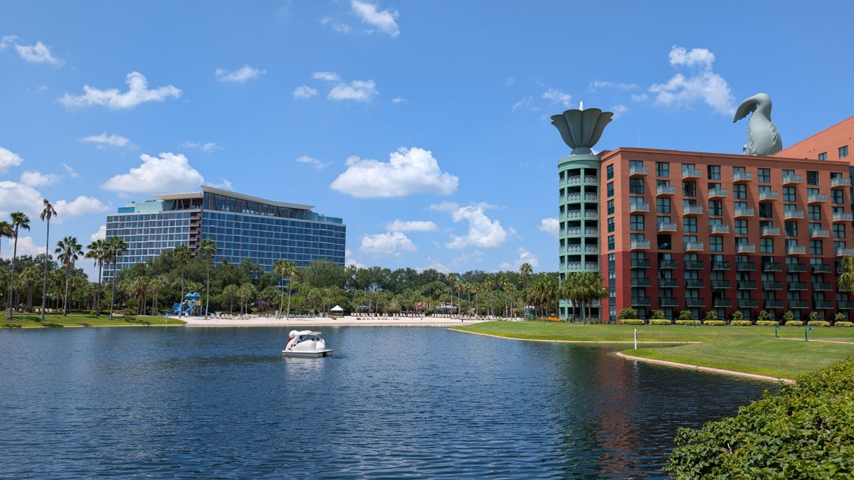 Walt Disney World Dolphin lake