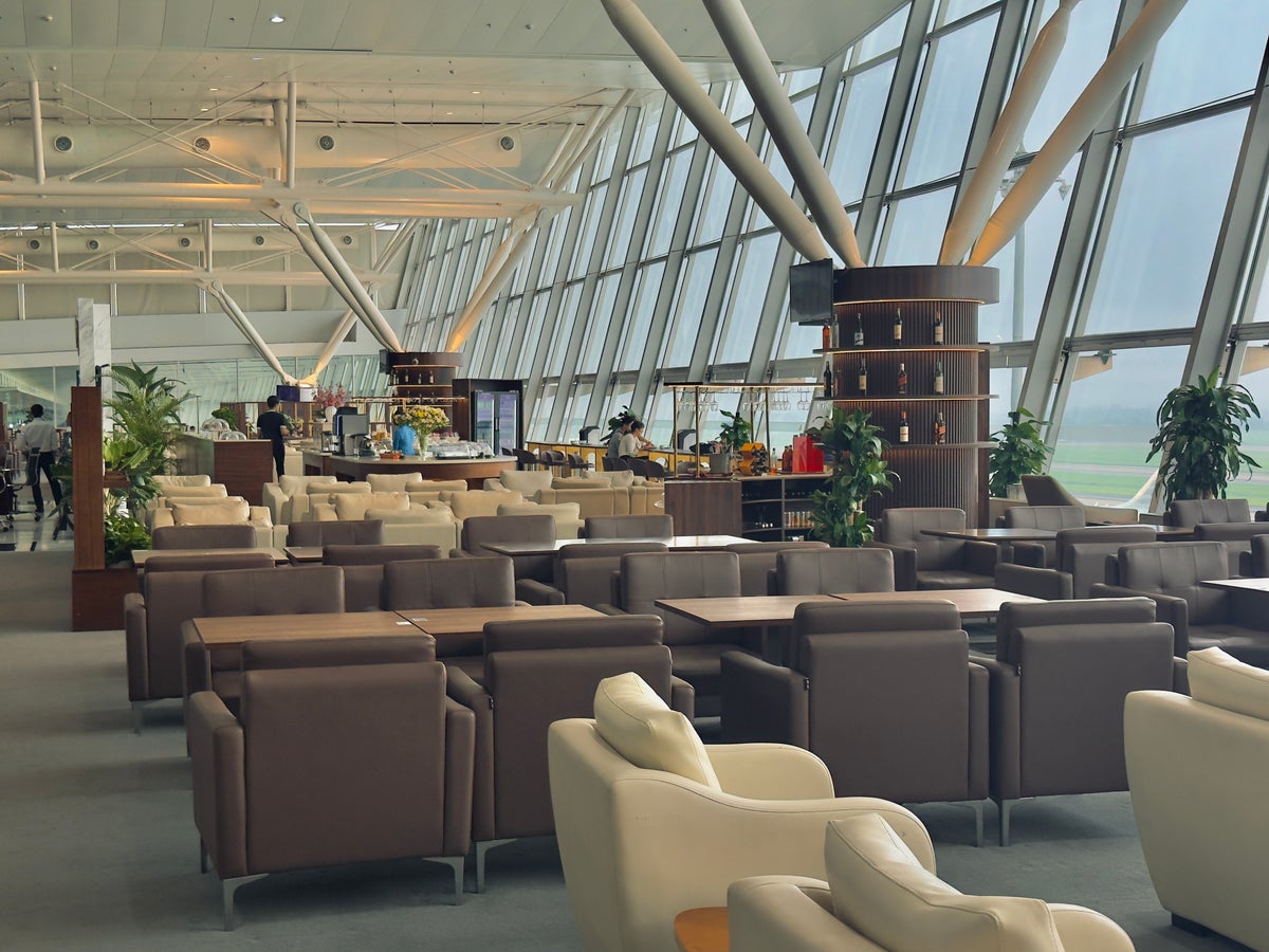 ACV business class lounge at Hanoi HAN