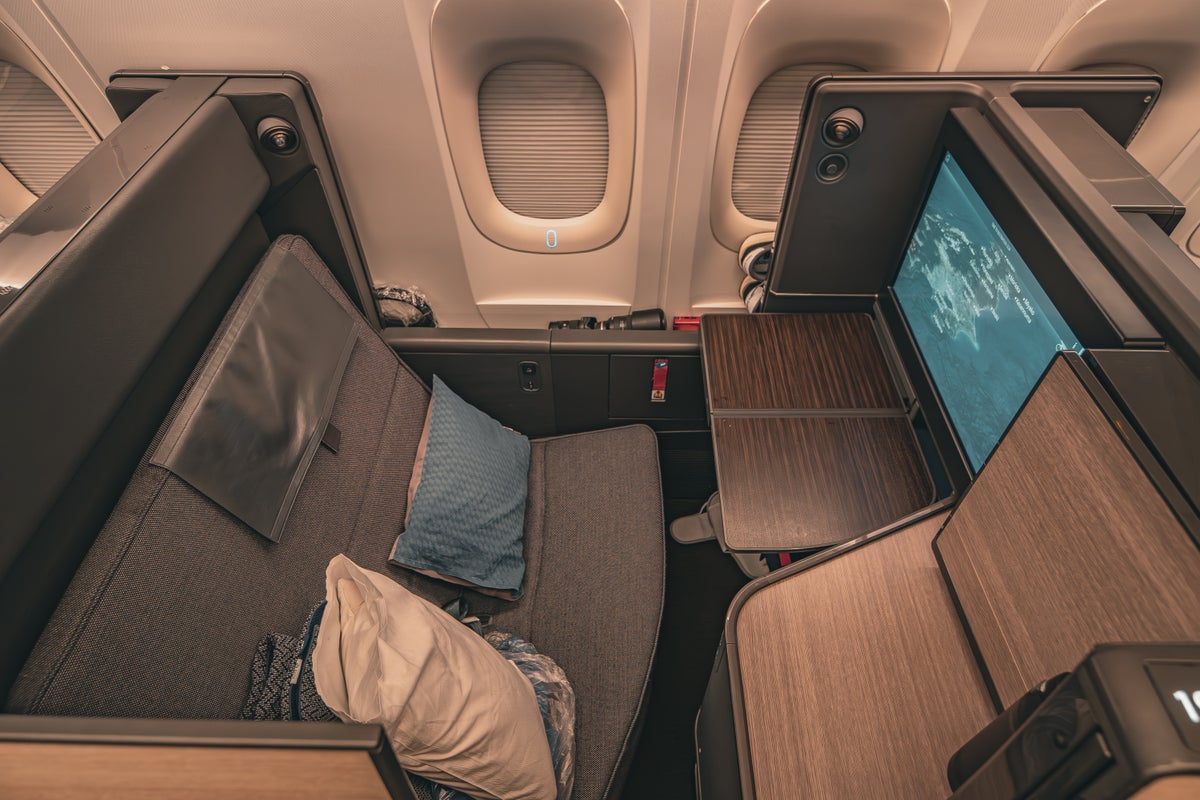 ANA The Room business class 777 300er