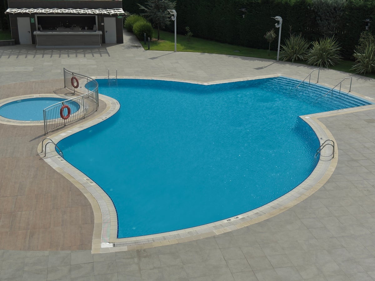 Aloft Bursa Hotel swimming pool