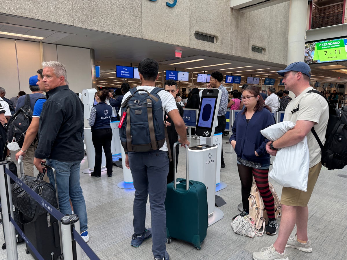 Busy CLEAR kiosk lane MCO