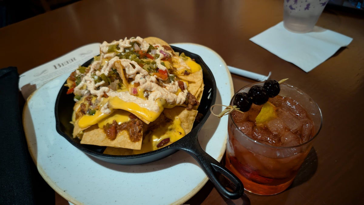 Disney's Port Orleans Resort River Roost nachos and cocktail