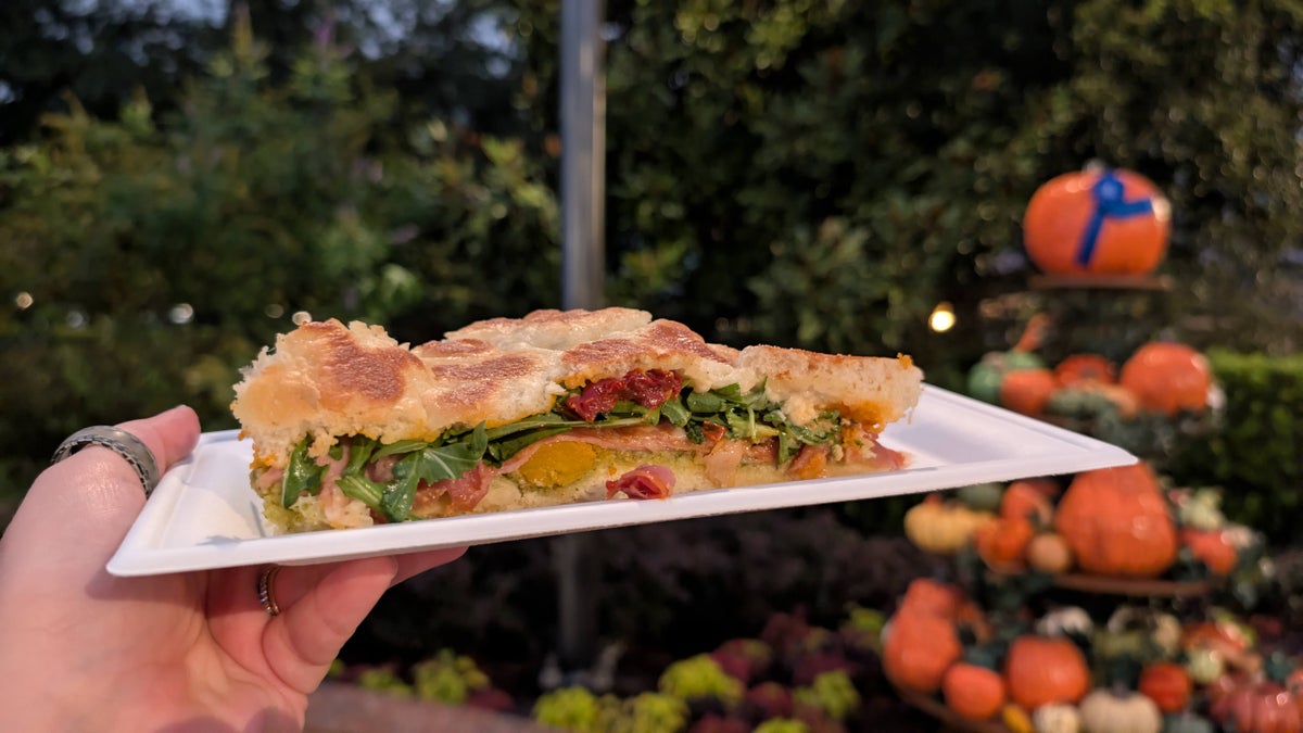 EPCOT Food & Wine Festival 2025 Forest & Field schiaccata sandwich