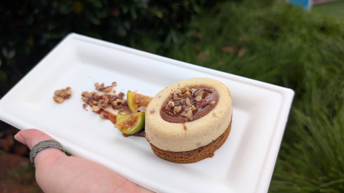 EPCOT Food & Wine Festival 2025 Milled & Mulled fall fruit cheesecake